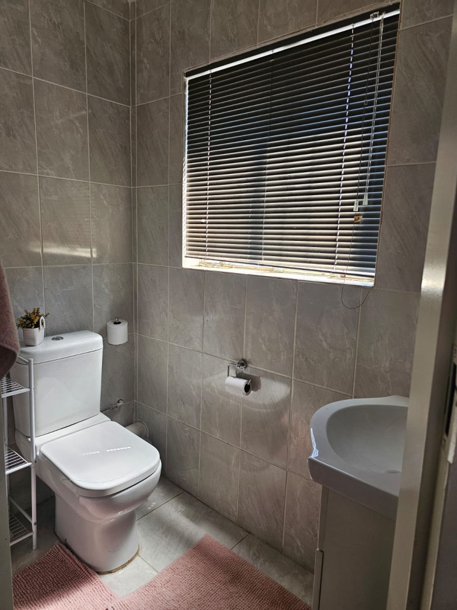 To Let 3 Bedroom Property for Rent in Kannoniers Park North West